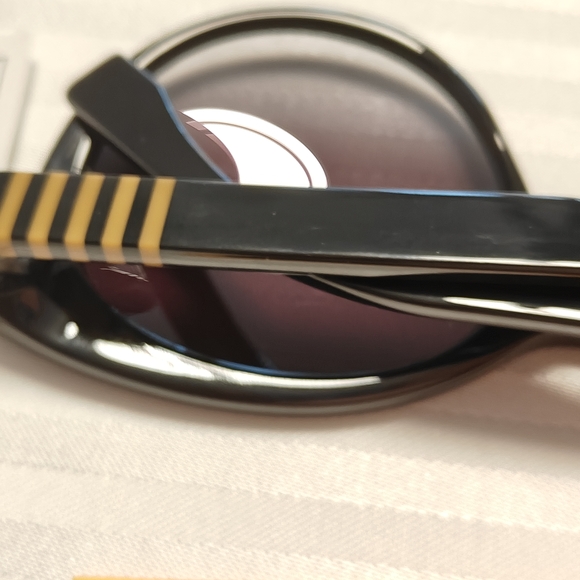 Fendi Black and Tan Sunglasses - Picture 3 of 8